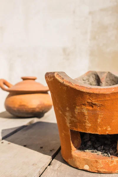 Charbon de bois pour la cuisine indigène — Photo