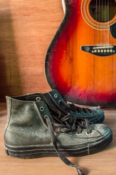 Old shoes in a vintage — Stock Photo, Image