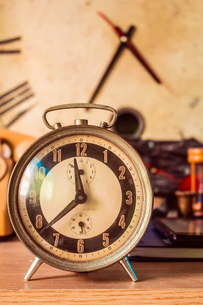 Clock on a table — Stock Photo, Image