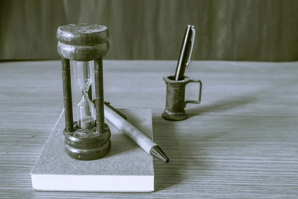 Hourglass and book — Stock Photo, Image