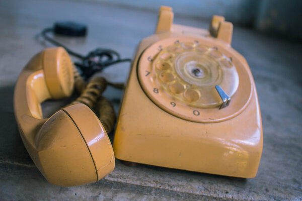 Гарнитуры старые на бетоне
 