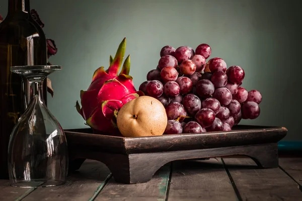 Vassoio frutta con di annata — Foto Stock