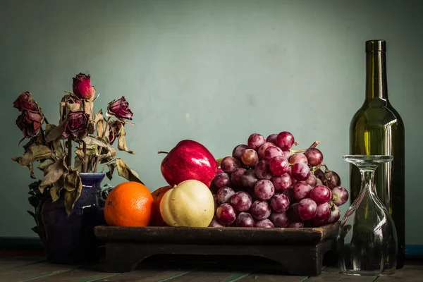 Vele vruchten in laden — Stockfoto