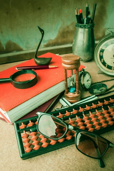 Utrustning på skrivbordet. — Stockfoto