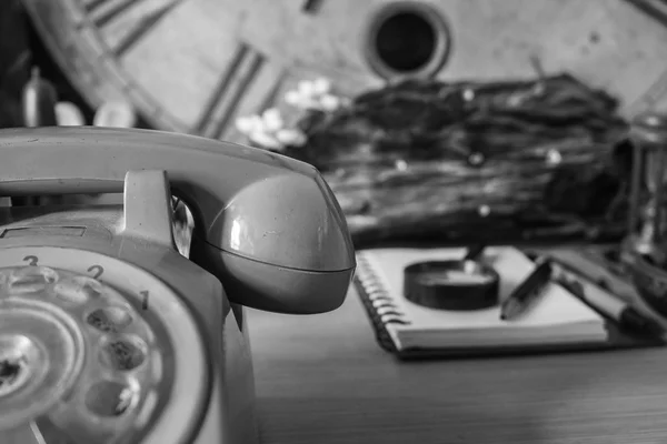 O telefone com uma imagem em preto e branco . — Fotografia de Stock