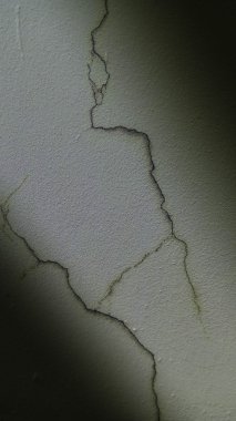 Eski duvar çatlakları