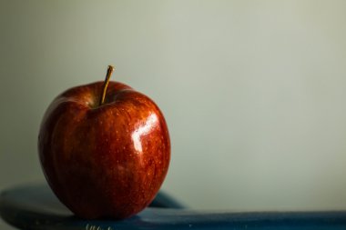 Apple arka plan üzerinde.