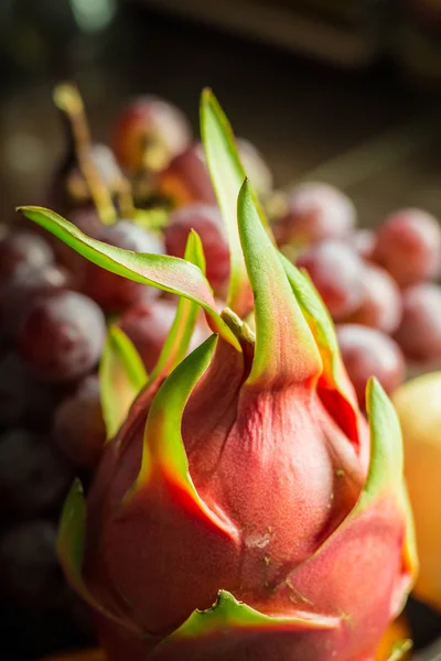 Frutta del drago al mercato — Foto Stock