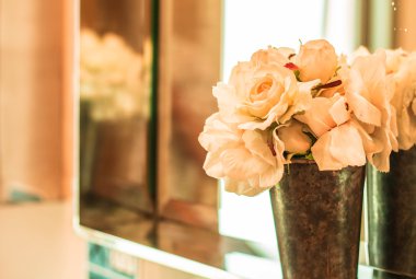 Odada süslemek için çiçekler.