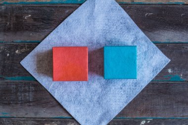 Beyaz bir bez hediye.