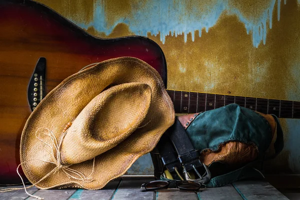 Hat and guitar on wooden — Stock Photo, Image