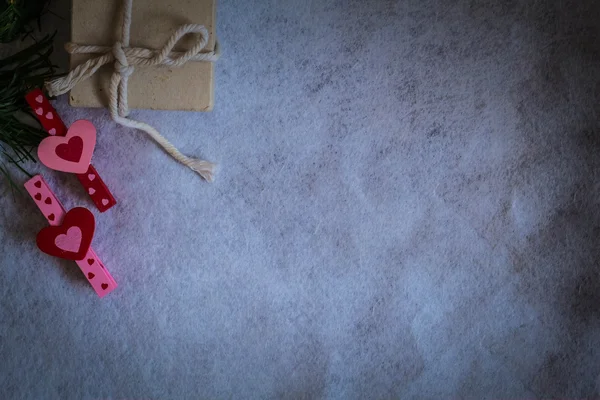 Cuore rosa e rosso all'interno di una confezione regalo — Foto Stock