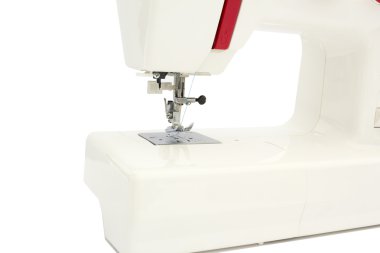 Beyaz bir arka plan üzerinde dikiş makinesi