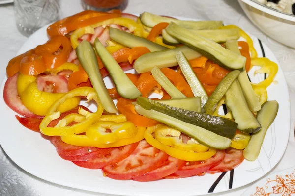 As verduras de redução em uma chapa — Fotografia de Stock