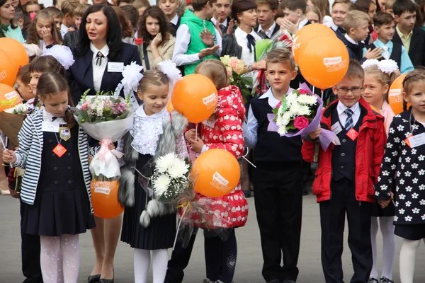 Öğrenciler Kız Öğrenciler Çocuklar Okula Rusya Moskova Ilk Lise Birinci — Stok fotoğraf