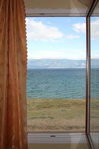 La vista desde las ventanas del mar, Naturaleza del lago Baikal, Isla Olkhon, Rusia — Foto de Stock