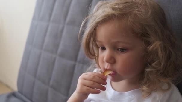 4k. Curly beautiful baby girl eating. Close up. — Stock Video