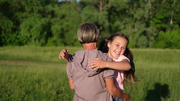 Little caucasian girl hug kiss grandmother. daugther. — Stock Video
