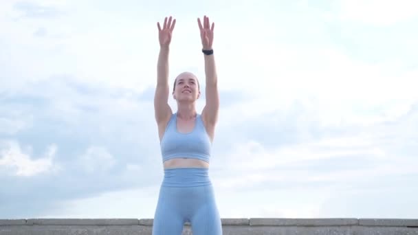 Young happy fitness woman make outdoor workout in the city — Stock Video