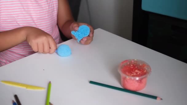 4k. little girls hands sculpt at home — Stock Video