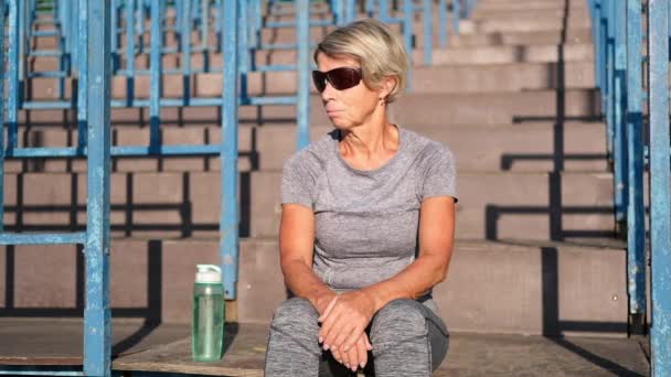 Active seniors woman on fitness workout in the city stadium — Stock Video