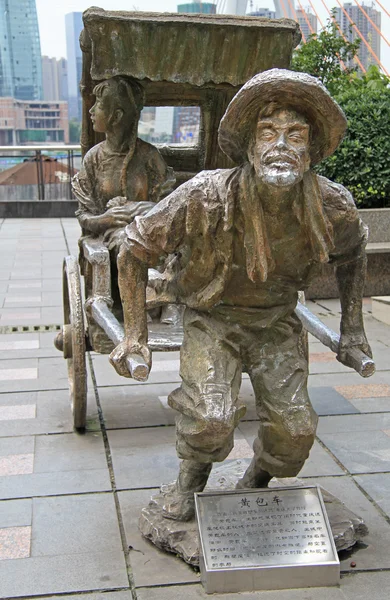 Skulptur sammansättningen av rickshaw med fordon, Chongqing — Stockfoto