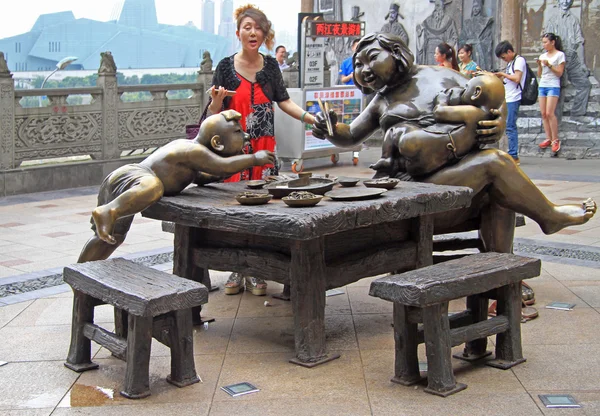 Samenstelling van de sculptuur in het centrum van Chongqing, China — Stockfoto