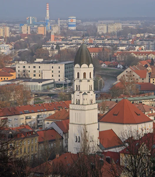 Stadsgezicht van Ljubljana, uitzicht vanaf de burchtheuvel — Stockfoto