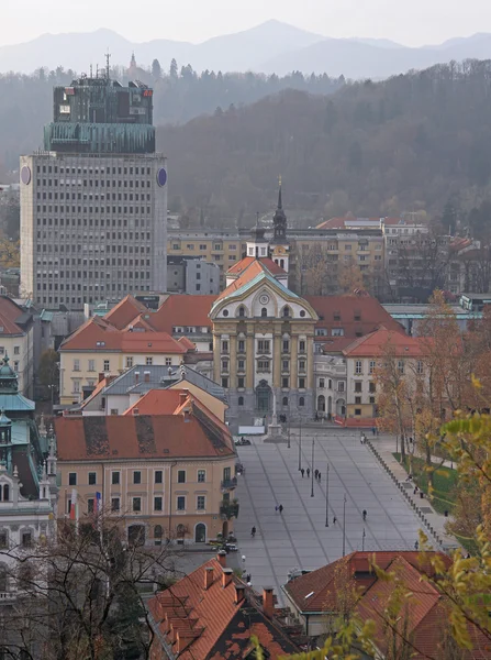 Cityscape Ljubljana, Castle hill göster — Stok fotoğraf