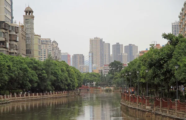 Panlong rivier in de stad centrum van Kunming Stockfoto