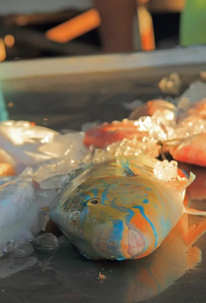 Fryst fisk på gatan marknaden, ön Phuket — Stockfoto