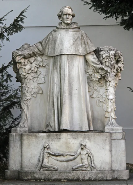 Estátua do mundialmente famoso cientista Gregor Johann Mendel — Fotografia de Stock