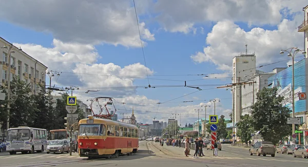 Yekaterinburg Oroszország 2015 Július Emberek Sétálnak Utcán Jekatyerinburg Oroszország — Stock Fotó