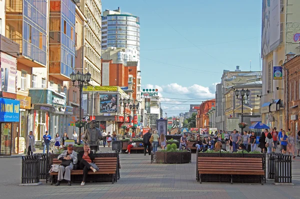 Yekaterinburg Rusland Juli 2015 Mensen Lopen Door Wandelstraat Jekaterinenburg — Stockfoto