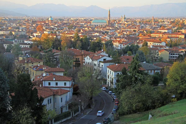 ヴィチェンツァ、イタリア北部の都市の景観 — ストック写真