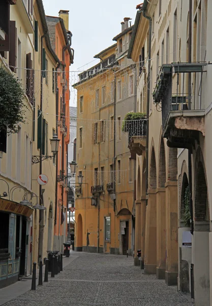 Calle estrecha en el centro de Padua — Foto de Stock