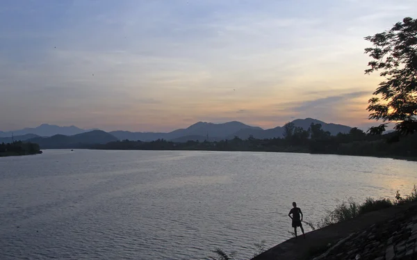 Sunset on Perfume river nearly Hue — Stock Photo, Image