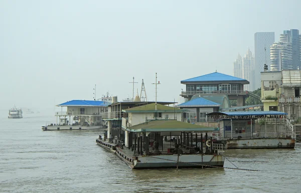 Yangtze river and dock in Wuhan — Stock Photo, Image
