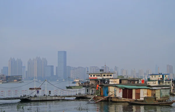 Yangtze river and dock in Wuhan — Stock Photo, Image