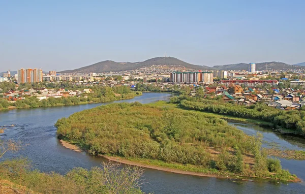 Селенга и городской пейзаж Улан-Удэ — стоковое фото