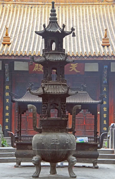 Rzeźba wielopiętrowych pagoda w parku, Chengdu — Zdjęcie stockowe