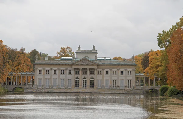 Заднього вигляду Лазенковський палац у Варшаві — стокове фото
