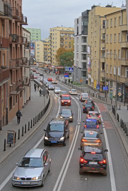 insanlar Varşova, Polonya için yolda Araba sürme