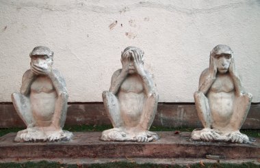 Anıt 'üç bilge maymunlar' hindu ashram