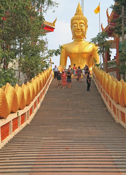 Escalera al gran Buda — Foto de Stock