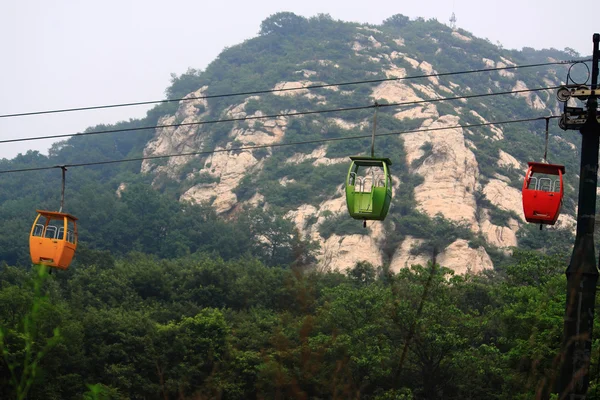 El camino de cable a la montaña Song — Foto de Stock