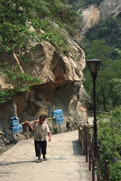 Cargador en la montaña Hua, China —  Fotos de Stock