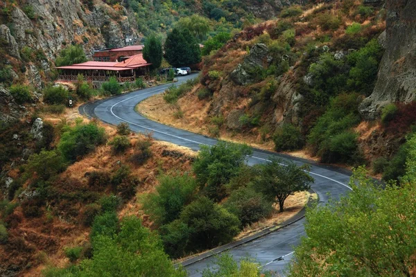 Manastır karmaşık Geghard yol