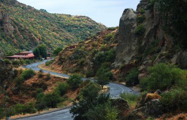 Manastır karmaşık Geghard yol