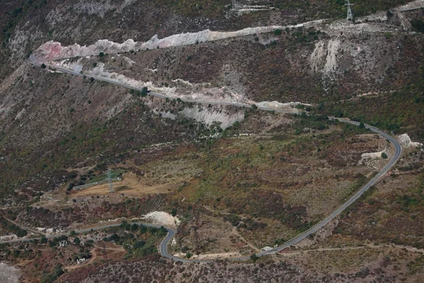 Kurvenreiche Straße im Süden von Armenien — Stockfoto